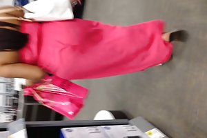 Dick schwarz milf arsch in rosa durchschauen kleid gig porno