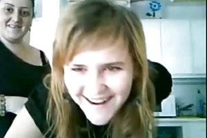 Tochter und nicht ihre mutter und tante auf web-kamera-blitz russische porno menge