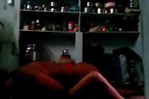 Desi kerl vögelst mit anderen frauen in der küche beobachten russischen porno-familien-filme