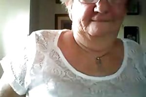 Oma zeigt grosse titten vor der webcam schauen sie sich russian porno-video sohn