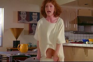 Julianne moore - kurze wege - offene bush und hintern ausgesetzt watch porno video russische schulmädchen