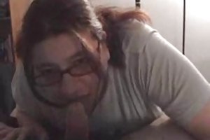 Real amateur nerdy frau saugen blowjob laden sie ein künstlerisches porno-film