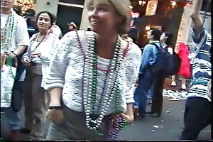 Karneval flasher polizisten fragt um erlaubnis nudisten porno-videos