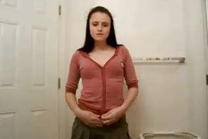 Während sie strippt und berührt ihr fotze in der badewanne hausgemachte porno mit erwachsenen