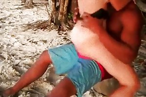 Das neue smartphone fixiert schön jamaikanischer urlaub! porno video mutter und bruder