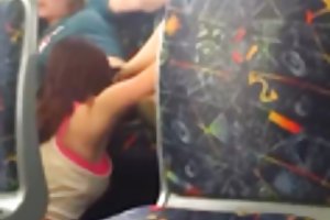 Heiße lesben essen pussy auf einem öffentlichen bus in melbourne porno video online rollen