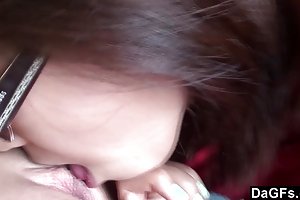 Nettes asiatisches teenager hinunter auf ihre freundin süßes foto porno