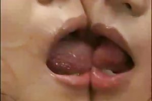 Asiatinnen lesbische küsse porno 3d herunterladen