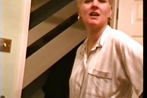 Das vorgestellte blinkt ihre titten milfs (milfs und mütter) porno reifen schöne online