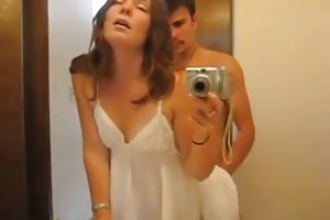 Sexy wie der teufel, die frau in der badewanne... watch porno mutter lehrt tochter