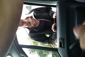 Mädchen will helfen watch porno film herrin