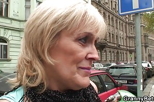 60 jahre hure reitet auf einem jungen hahn sehen sie bisexuell porno
